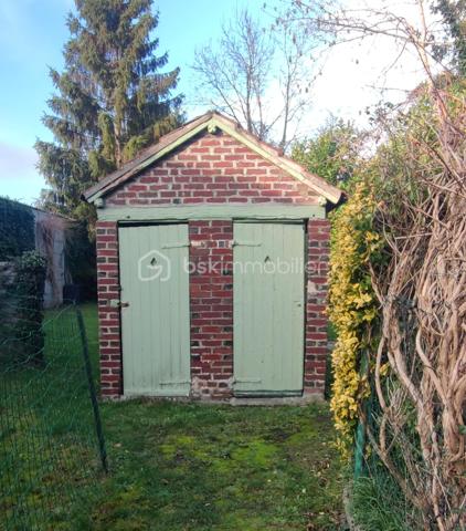 Maison de ville lumineuse idéalement située proche commerce et gare de Gisors.
Elle se compose d'une entrée sur le séjour avec cheminée insert et d'une cuisine aménagée et équipée.
À l'étage : un palier dessert la  chambre et la salle de douche avec toilette.
Au 2e étage:  une chambre sous comble d'une belle superficie.
La maison est sur cave totale et dispose d’une terrasse et d’un petit jardin clos.
Chauffage par pompe à chaleur et tout à l’égout.
N'hésitez pas à me contacter pour plus de renseignements ou organiser une visite.

Une étude de financement ainsi qu'une pièce d'identité vous sera demandée pour toute visite.