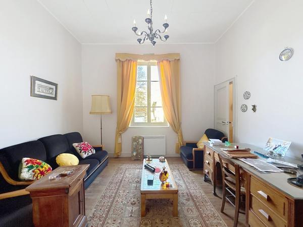 Plain pied spacieux à rénover avec jardin attenant