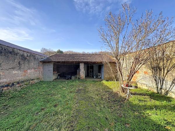 Plain pied spacieux à rénover avec jardin attenant