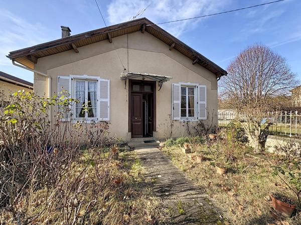 Plain pied spacieux à rénover avec jardin attenant