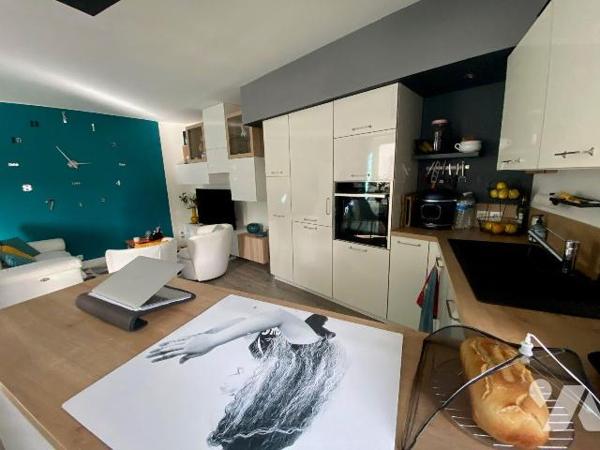 Au coeur de Plouha,, découvrez cette jolie maison de ville en pierre entièrement rénovée. 
Ell...