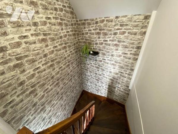 Au coeur de Plouha,, découvrez cette jolie maison de ville en pierre entièrement rénovée. 
Ell...