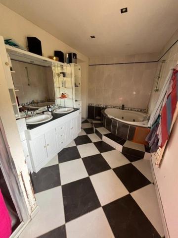 Maison à LE BAILLEUL, 72200 - 7 pièces 224m²