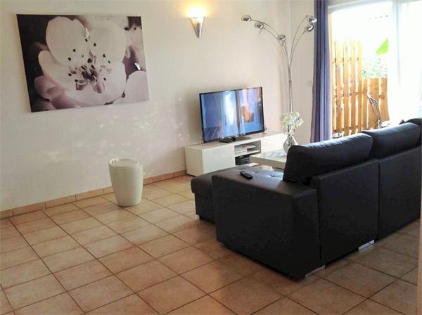 PETITE RESIDENCE AU CALME!