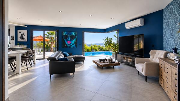 Maison
         7 pièces
        - 168 m² Bien prestige 890 000 € *
