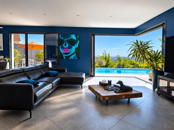 Maison
         7 pièces
        - 168 m² Bien prestige 890 000 € *