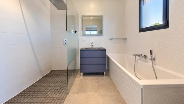 Maison
         7 pièces
        - 168 m² Bien prestige 890 000 € *