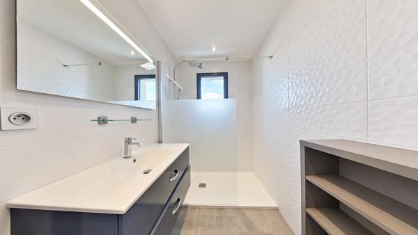 Maison
         7 pièces
        - 168 m² Bien prestige 890 000 € *