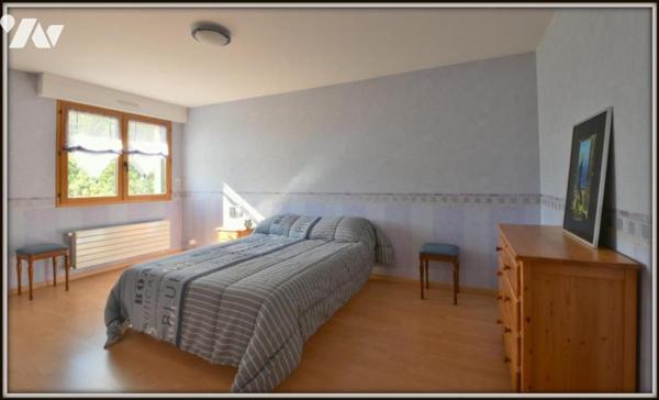 GRANDE LONGERE RENOVEE PROCHE DU CENTRE DU RHEU AVEC GRAND TERRAIN