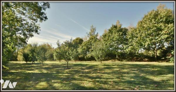 GRANDE LONGERE RENOVEE PROCHE DU CENTRE DU RHEU AVEC GRAND TERRAIN