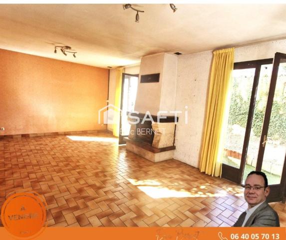 Maison fort potentiel au centre du village