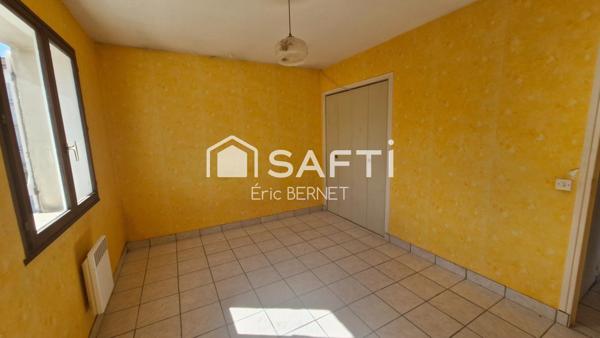 Maison fort potentiel au centre du village