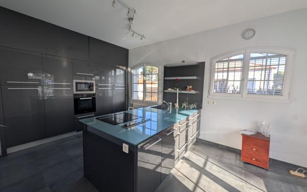 Maison à vendre    6 pièces •  Pézenas