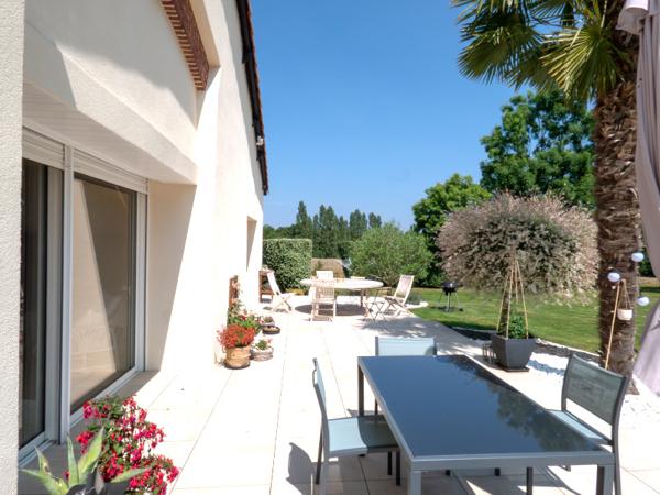 La Roche-sur-Yon (85000) Maison de campagne moderne – 217 m² – 1,8 ha de terrain – La Roche-sur-Yon (85000)