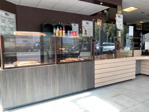 Boulangerie bien située, parking, grande vitrine