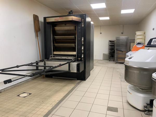 Boulangerie bien située, parking, grande vitrine