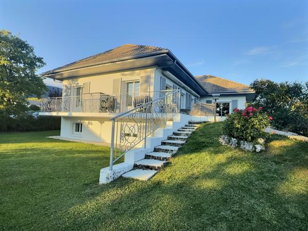 Divonne-les-Bains (01220) Villa rénovée avec goût et appartement indépendant