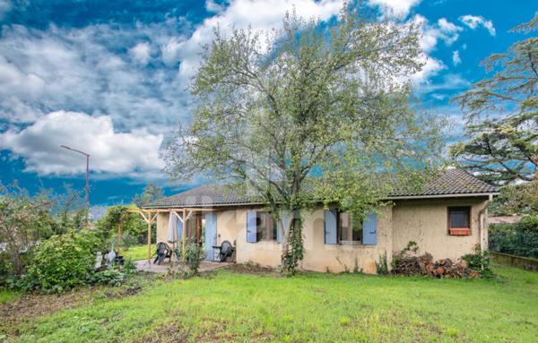 MAISON DE PLAIN-PIED AVEC JARDIN GENISSIEUX