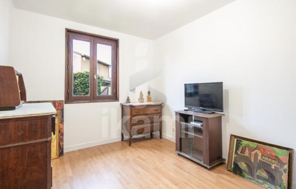 MAISON DE PLAIN-PIED AVEC JARDIN GENISSIEUX