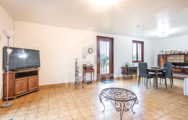 MAISON DE PLAIN-PIED AVEC JARDIN GENISSIEUX