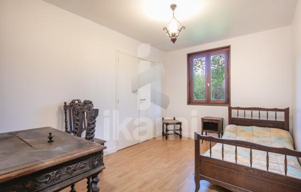 MAISON DE PLAIN-PIED AVEC JARDIN GENISSIEUX