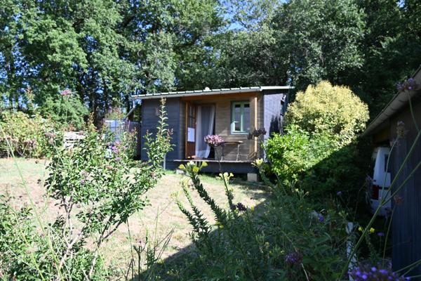 Maison bioclimatique à ossature bois avec gîte, piscine naturelle et autonomie énergétique