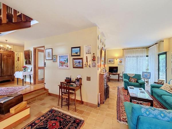 EXCLUSIVITÉ LARMOR-PLAGE : Maison familiale de 4 chambres dans un quartier calme avec jardin et garage
