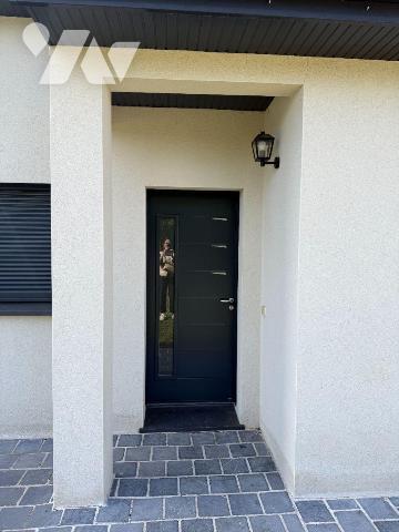 A 10 mn de MAURIAC (Cantal), A VENDRE : belle maison contemporaine de plain-pied comprenant une...