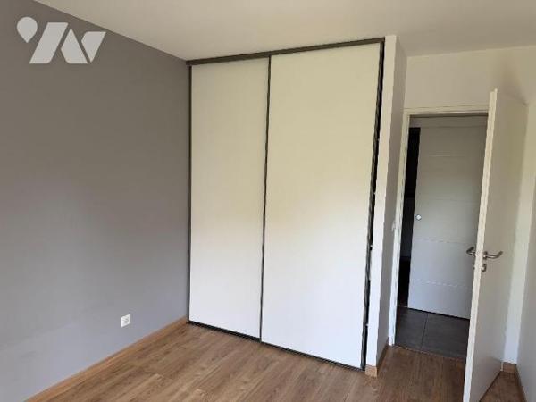 A 10 mn de MAURIAC (Cantal), A VENDRE : belle maison contemporaine de plain-pied comprenant une...