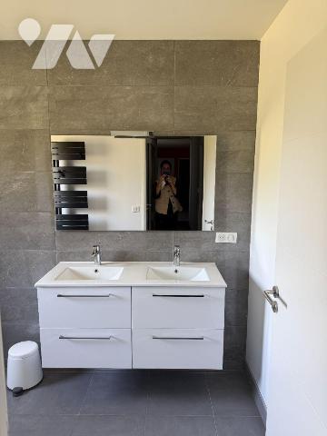 A 10 mn de MAURIAC (Cantal), A VENDRE : belle maison contemporaine de plain-pied comprenant une...