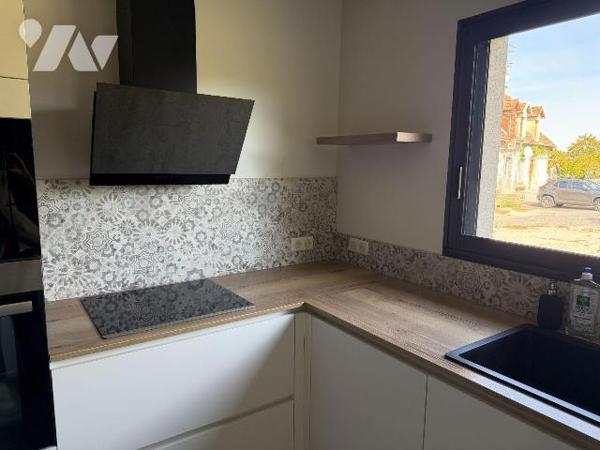 A 10 mn de MAURIAC (Cantal), A VENDRE : belle maison contemporaine de plain-pied comprenant une...