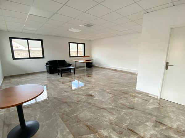 À LOUER - BUREAU - MENNECY