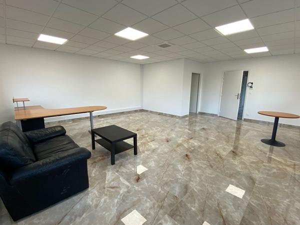 À LOUER - BUREAU - MENNECY