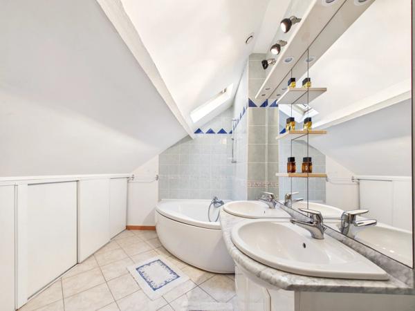 Maison de caractère avec six chambres, idéale pour une famille ou maison secondaire