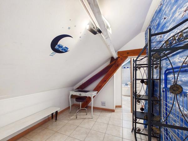 Maison de caractère avec six chambres, idéale pour une famille ou maison secondaire