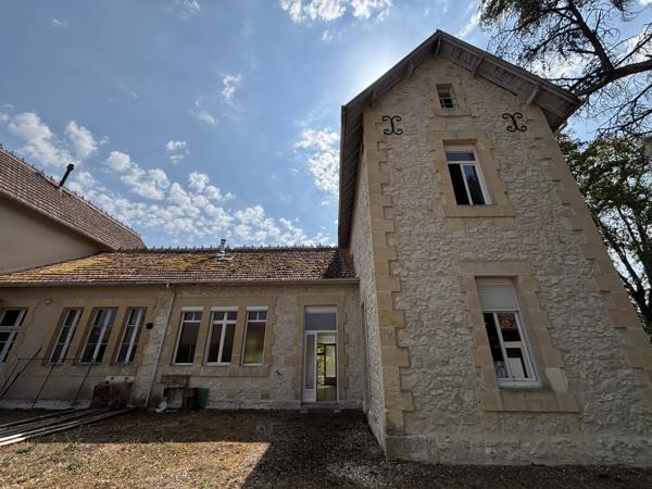 Maison de caractère avec six chambres, idéale pour une famille ou maison secondaire