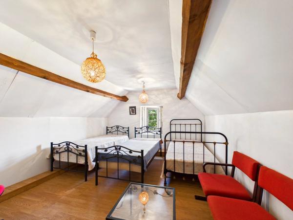 Maison de caractère avec six chambres, idéale pour une famille ou maison secondaire