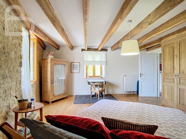 Frayssinet-le-Gélat (46250) Magnifique propriété en pierre avec piscine, grange et carport