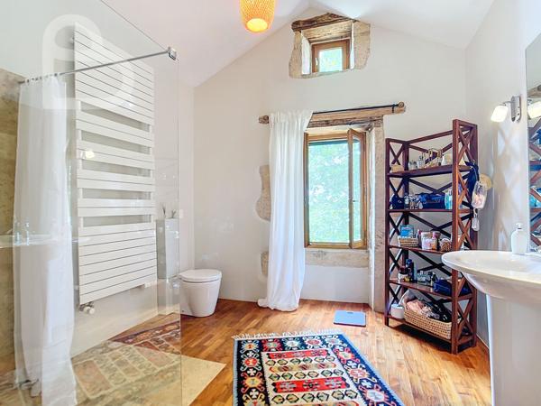 Frayssinet-le-Gélat (46250) Magnifique propriété en pierre avec piscine, grange et carport