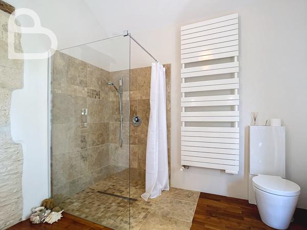 Frayssinet-le-Gélat (46250) Magnifique propriété en pierre avec piscine, grange et carport