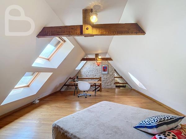 Frayssinet-le-Gélat (46250) Magnifique propriété en pierre avec piscine, grange et carport