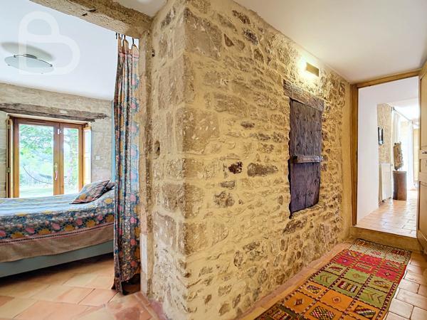 Frayssinet-le-Gélat (46250) Magnifique propriété en pierre avec piscine, grange et carport