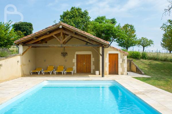 Frayssinet-le-Gélat (46250) Magnifique propriété en pierre avec piscine, grange et carport