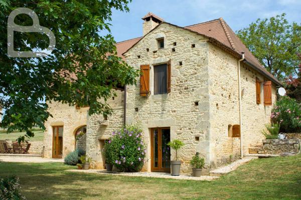 Frayssinet-le-Gélat (46250) Magnifique propriété en pierre avec piscine, grange et carport