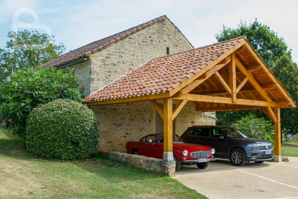 Frayssinet-le-Gélat (46250) Magnifique propriété en pierre avec piscine, grange et carport