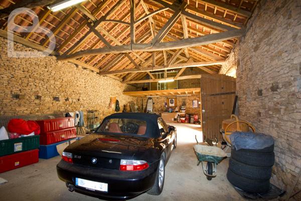 Frayssinet-le-Gélat (46250) Magnifique propriété en pierre avec piscine, grange et carport