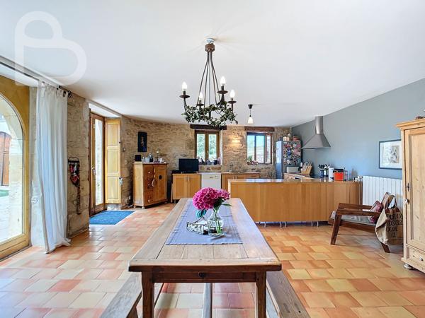 Frayssinet-le-Gélat (46250) Magnifique propriété en pierre avec piscine, grange et carport