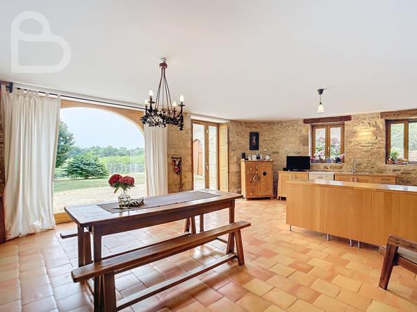 Frayssinet-le-Gélat (46250) Magnifique propriété en pierre avec piscine, grange et carport