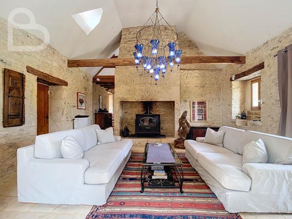 Frayssinet-le-Gélat (46250) Magnifique propriété en pierre avec piscine, grange et carport