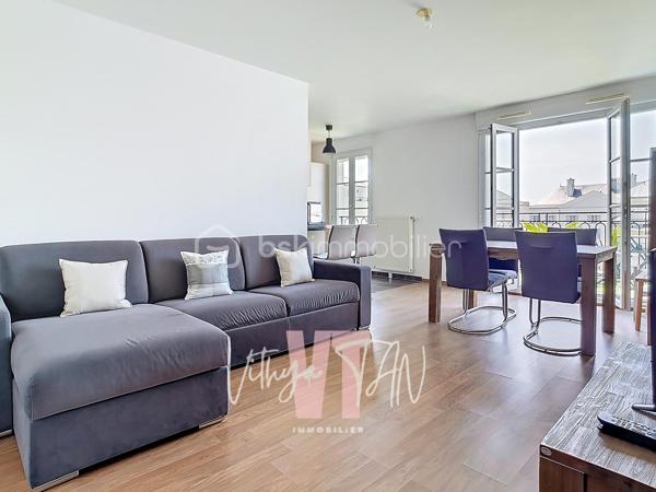 ***PRENEZ DE LA HAUTEUR - RESIDENCE DE STANDING***

Au cœur du quartier préférentiel de SERRIS, à proximité du VAL D'EUROPE, dans une résidence de standing totalement sécurisée avec des prestations RARES (régisseur, salle de sport), venez découvrir cet appartement au 3ème et DERNIER ÉTAGE.

Cet appartement propose dans son coin jour : une entrée avec rangement, une pièce de vie LUMINEUSE et CALME, un accès à un BALCON, une cuisine aménagée et équipée.
Son coin nuit amène à 2 chambres avec placards, des WC séparés, une salle de bains équipée.

Une place de parking sous-sol complète l'ensemble.

Faites le choix d'un bon emplacement, d'une résidence appréciée, d'un appartement en dernier étage, d'un cadre unique à SERRIS. 

A vos agendas pour une visite….